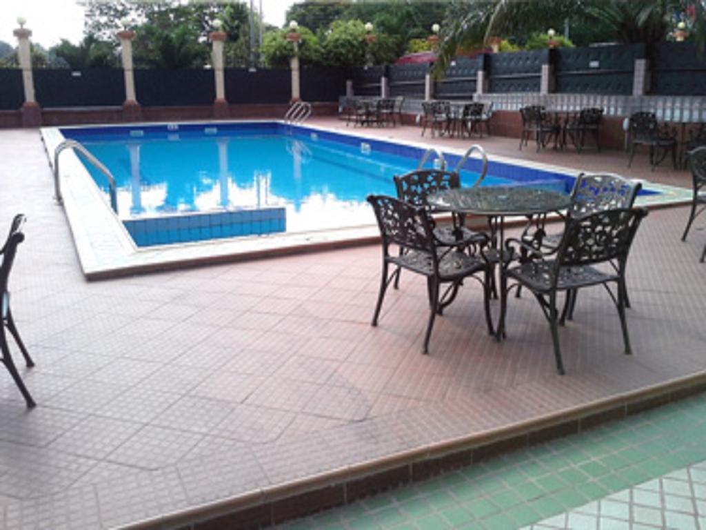 Sunset Hotel Kumasi Buitenkant foto