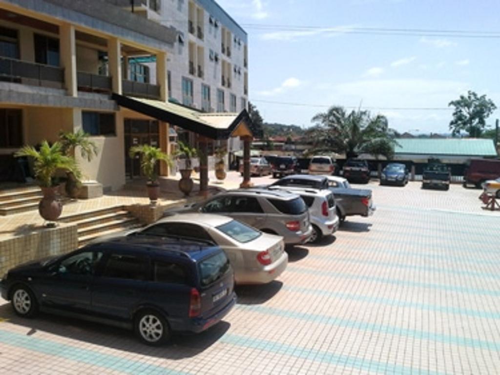 Sunset Hotel Kumasi Buitenkant foto