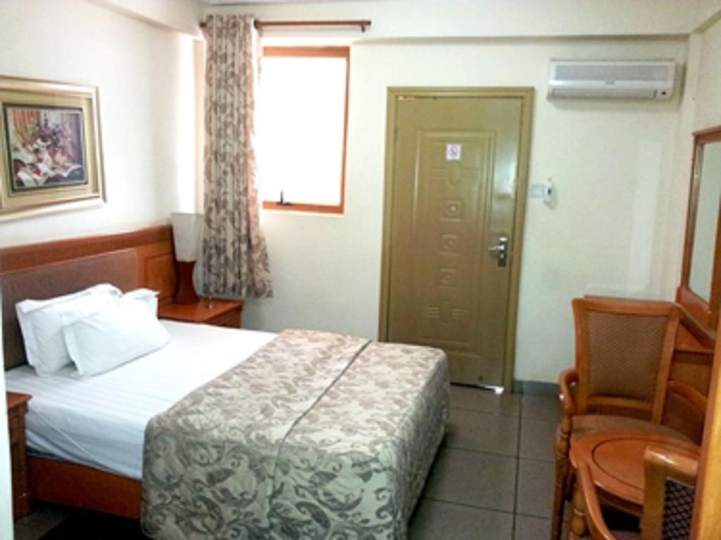 Sunset Hotel Kumasi Kamer foto